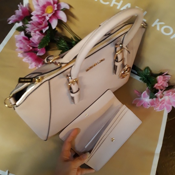 SALE 💰MK Large CIARA purse w/ wallet - Picture 3 of 7